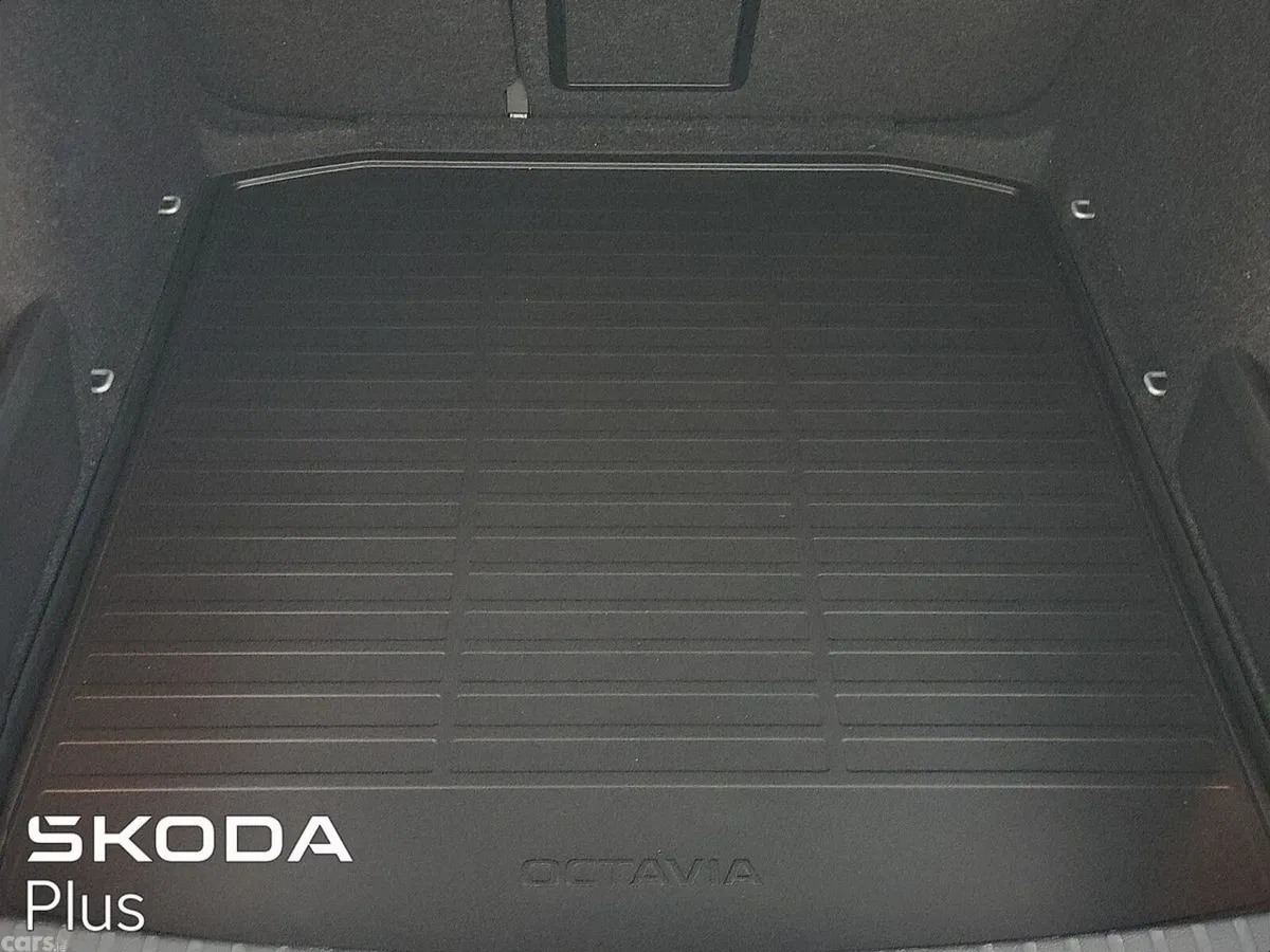 Skoda Octavia Saloon, Petrol, 2024, Grey