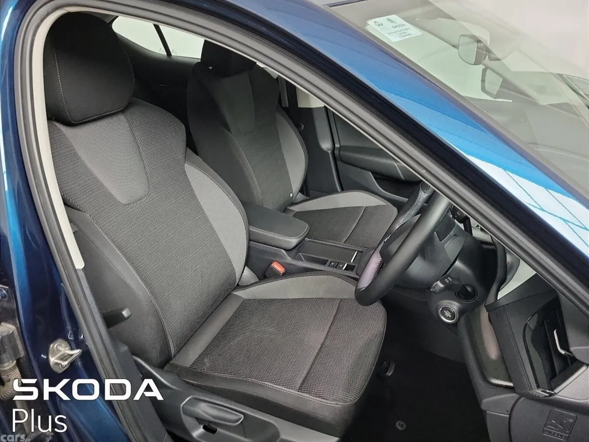 Skoda Octavia Saloon, Diesel, 2023, Blue