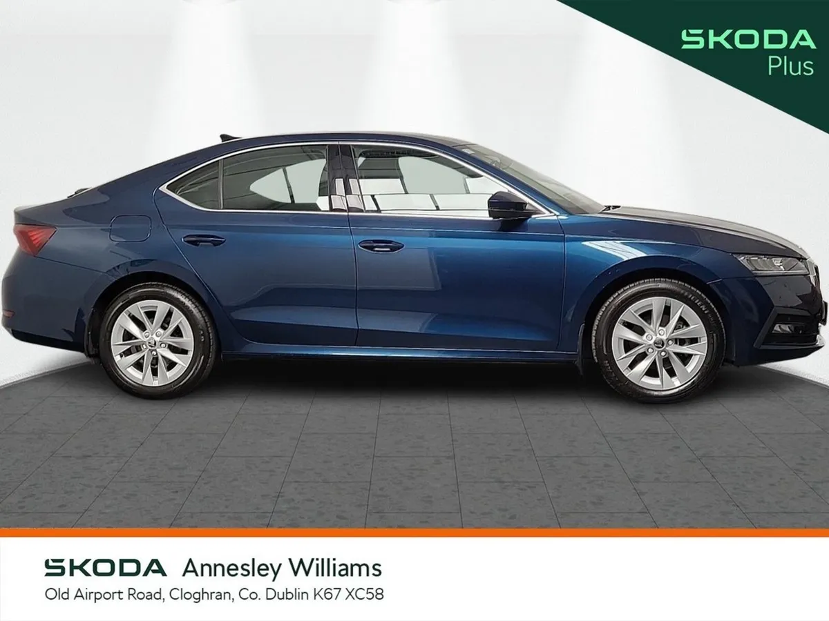 Skoda Octavia Saloon, Diesel, 2023, Blue