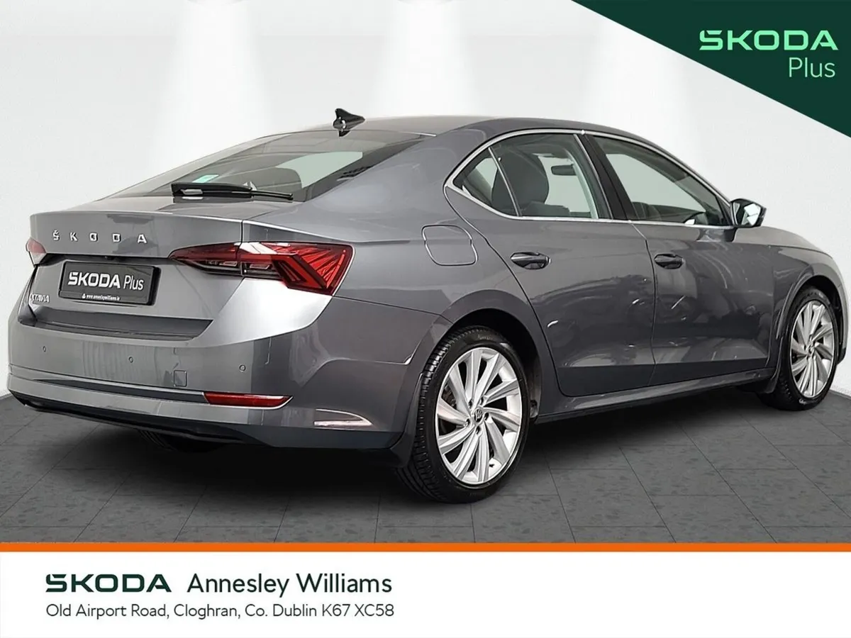 Skoda Octavia Saloon, Petrol, 2024, Grey