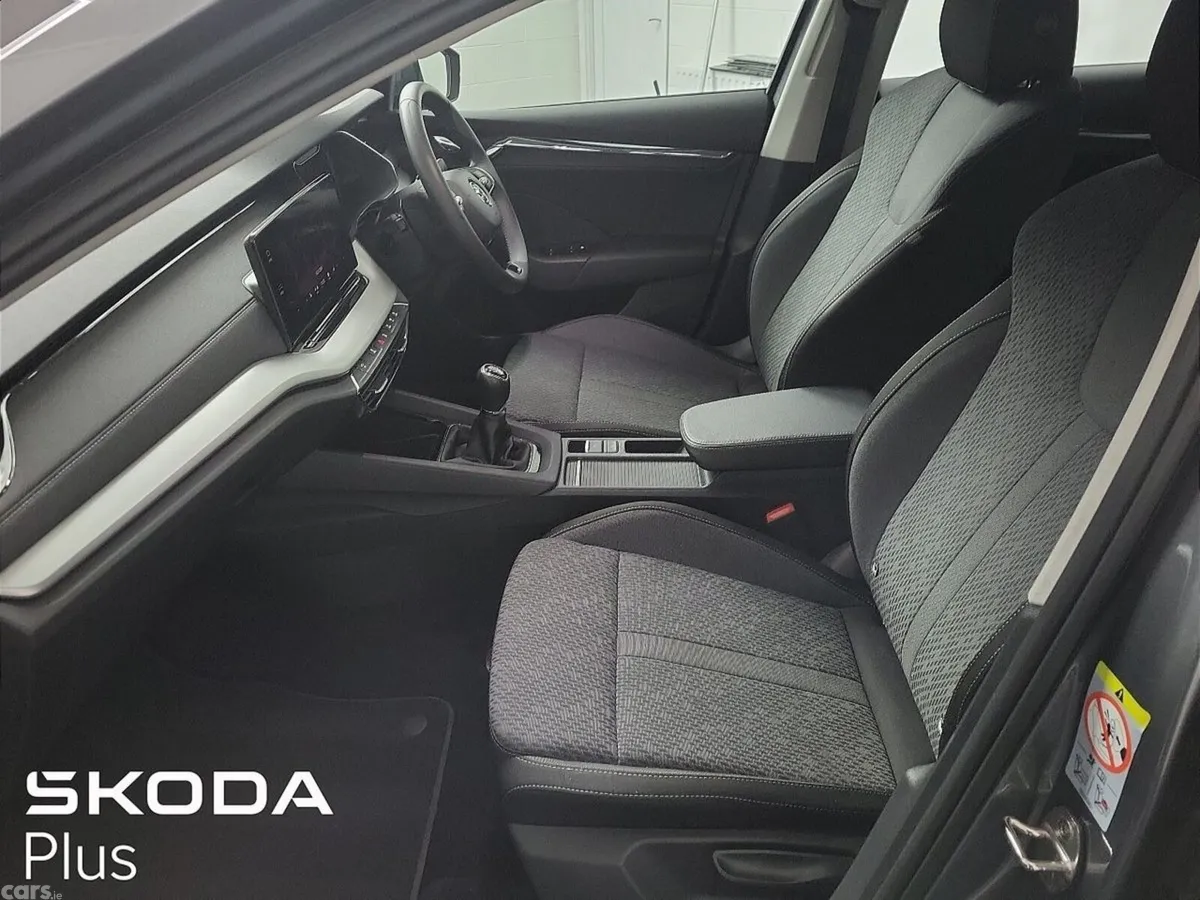 Skoda Octavia Saloon, Petrol, 2024, Grey