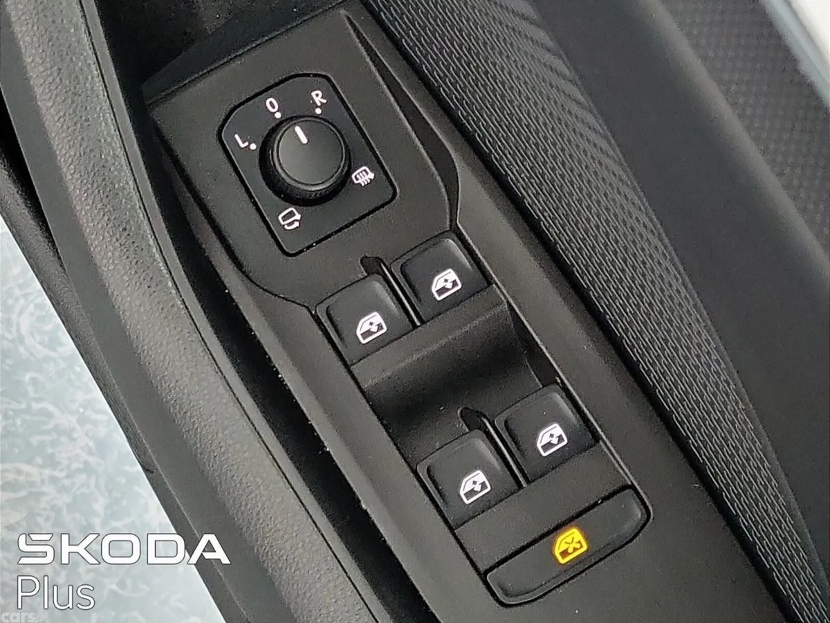 Skoda Octavia Saloon, Petrol, 2024, Grey
