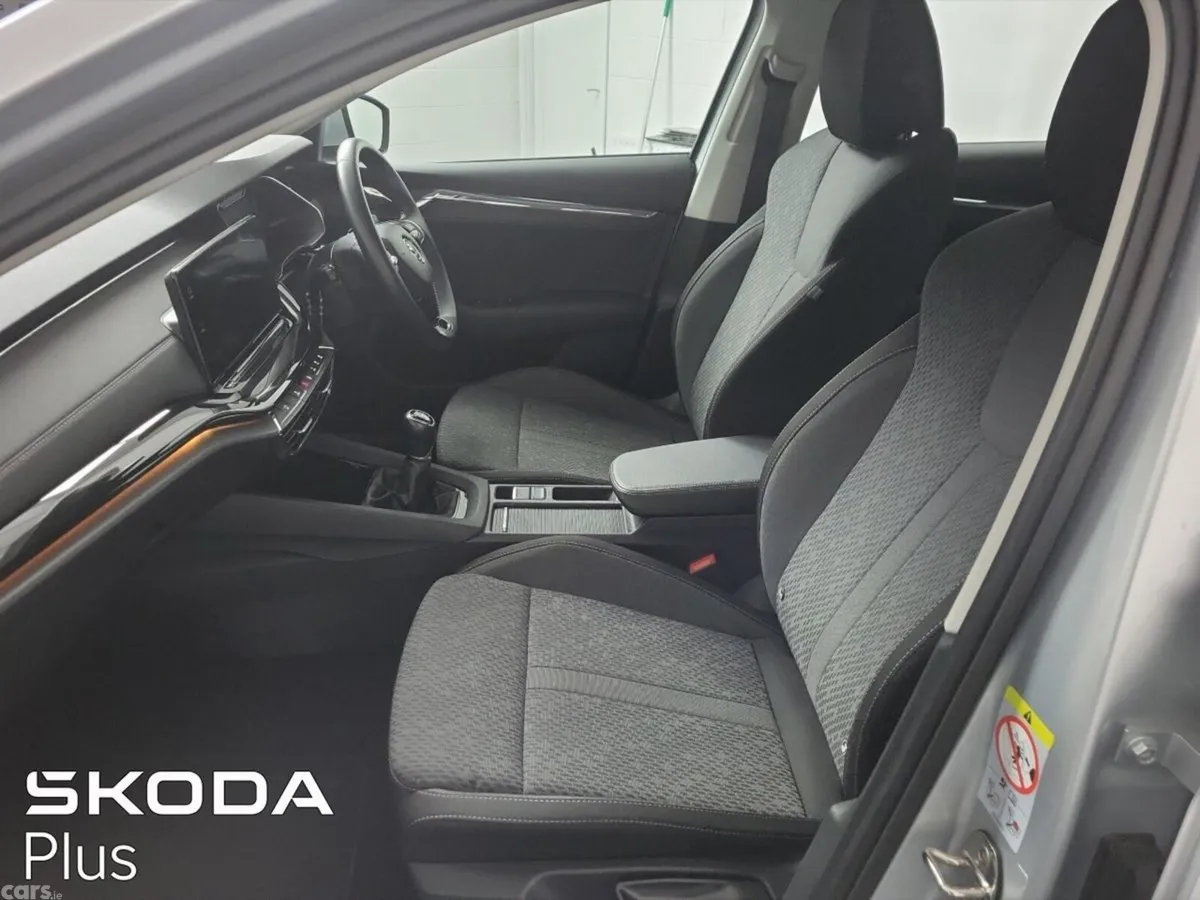 Skoda Octavia Saloon, Petrol, 2023, Silver