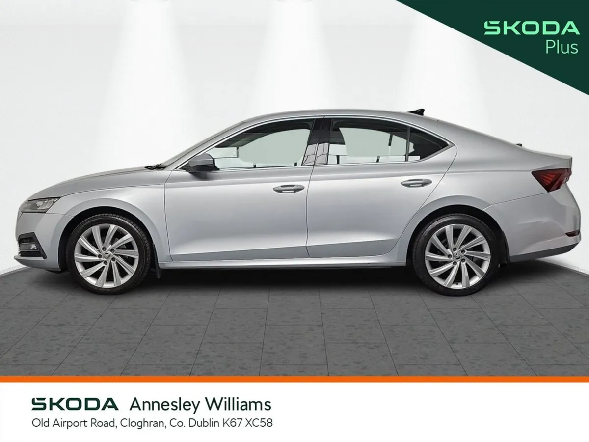 Skoda Octavia Saloon, Petrol, 2023, Silver