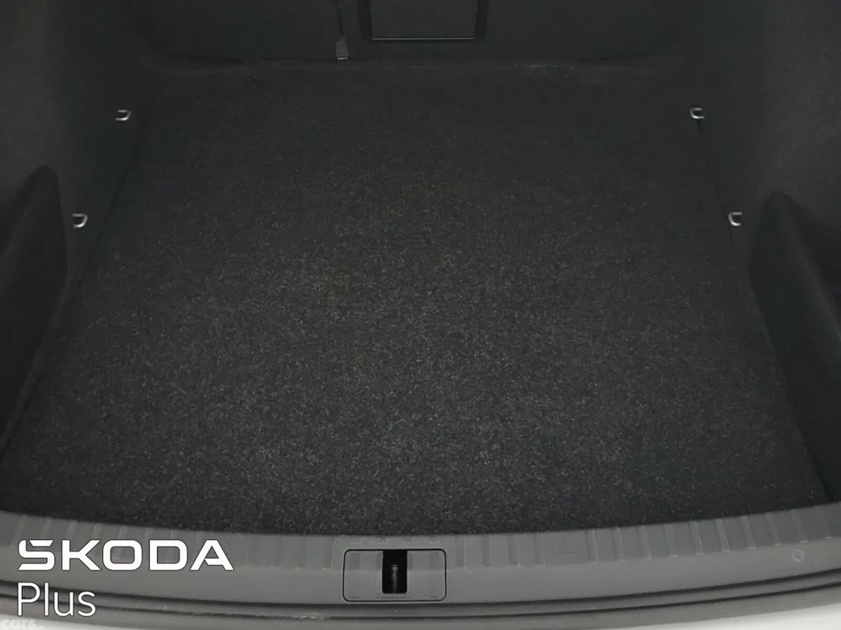 Skoda Octavia Saloon, Petrol, 2023, Silver