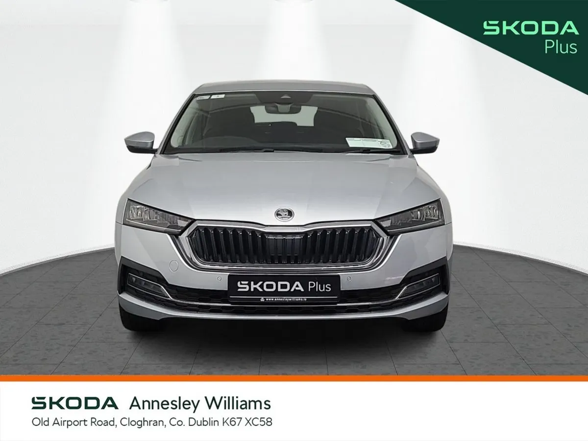 Skoda Octavia Saloon, Petrol, 2023, Silver