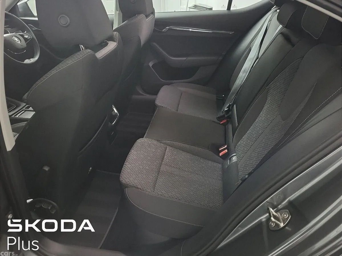 Skoda Octavia Saloon, Petrol, 2024, Grey