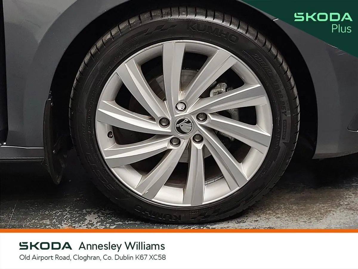 Skoda Octavia Saloon, Petrol, 2024, Grey