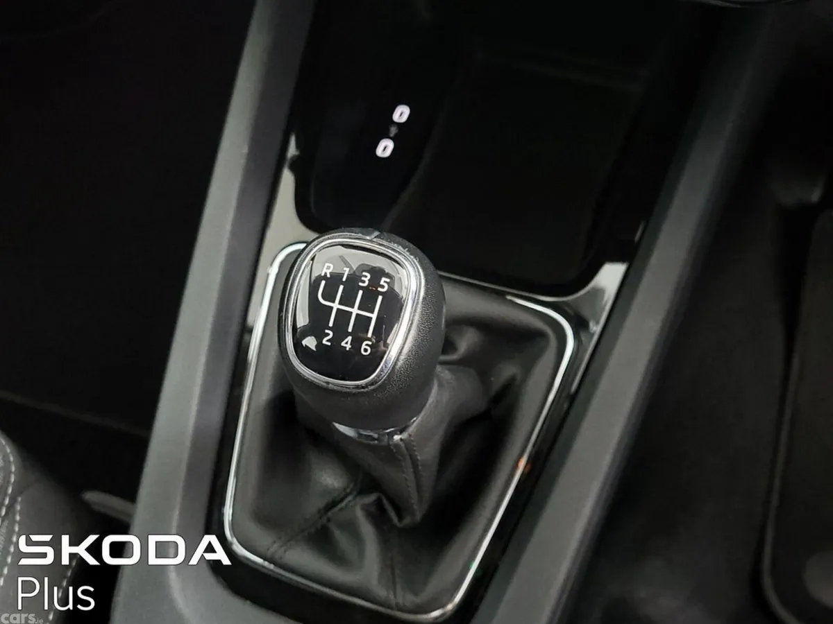 Skoda Octavia Saloon, Petrol, 2023, Silver