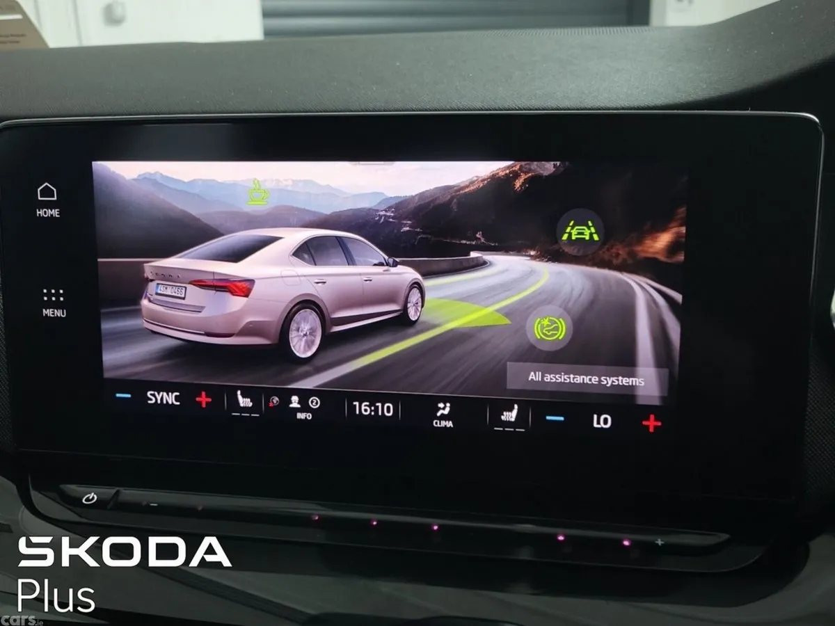 Skoda Octavia Saloon, Petrol, 2023, Silver