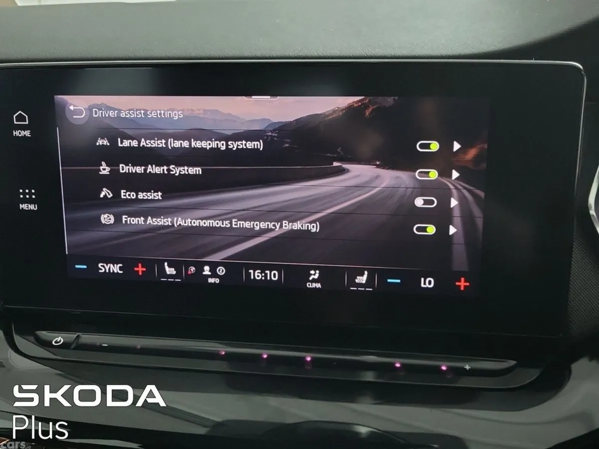 Skoda Octavia Saloon, Petrol, 2023, Silver