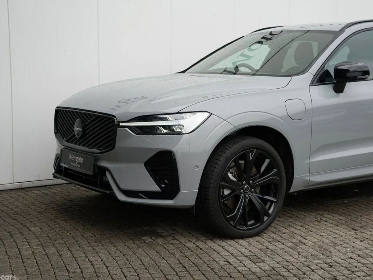 Volvo XC60 SUV, Petrol Plug-in Hybrid, 2026, Grey