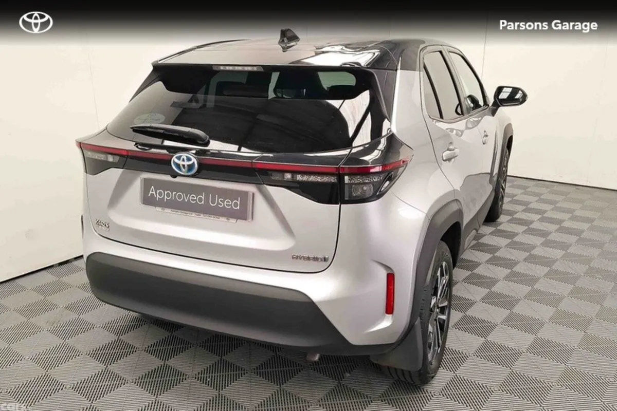 Toyota Yaris Cross Hatchback, Petrol Hybrid, 2022, Grey