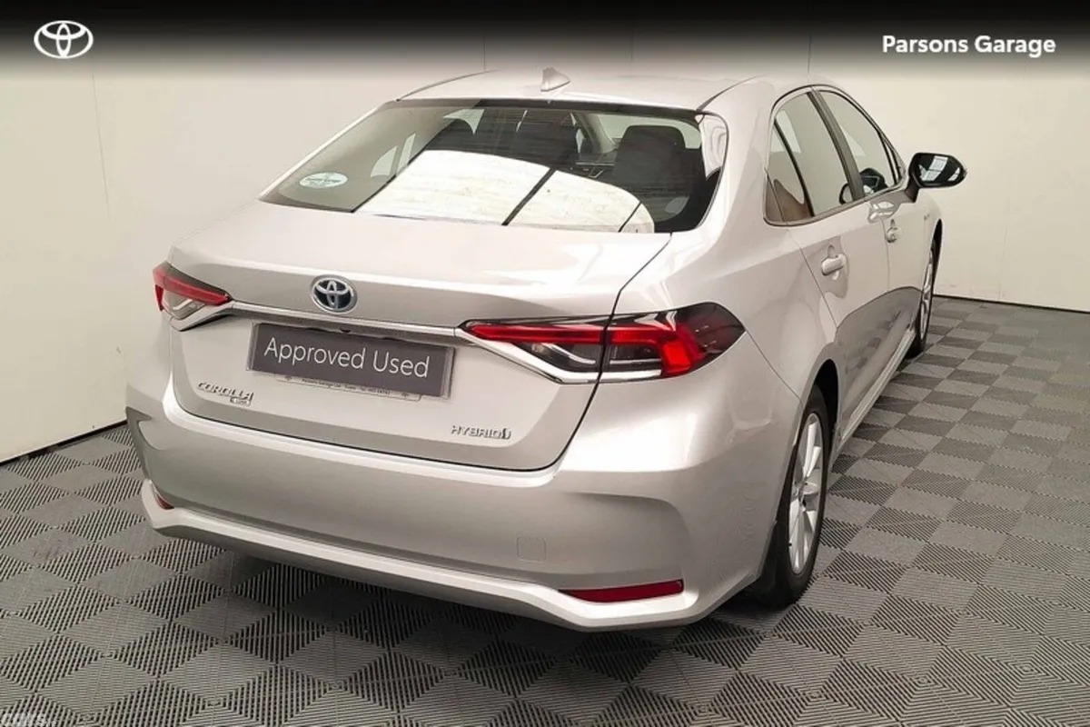 Toyota Corolla Saloon, Petrol Hybrid, 2021, Silver