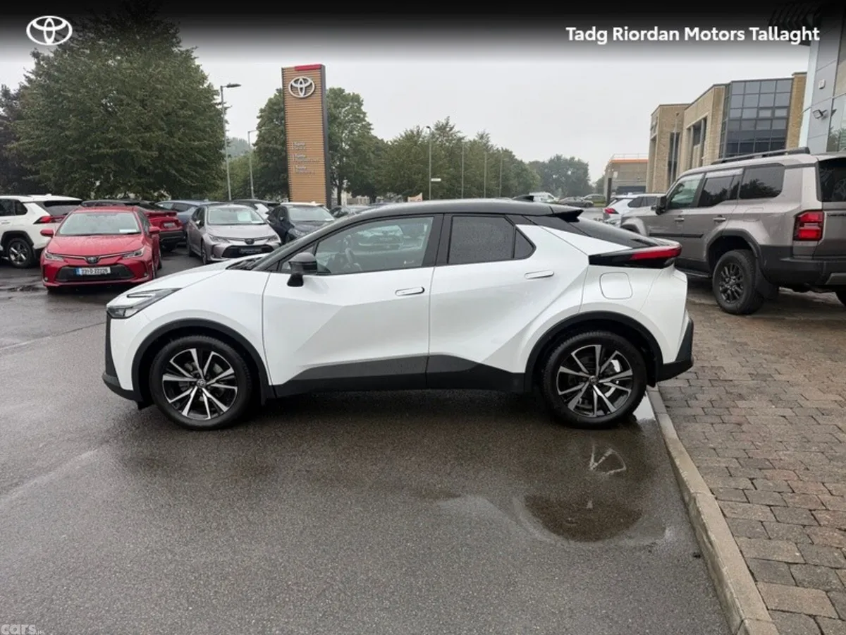 Toyota C-HR SUV, Petrol Hybrid, 2025, White