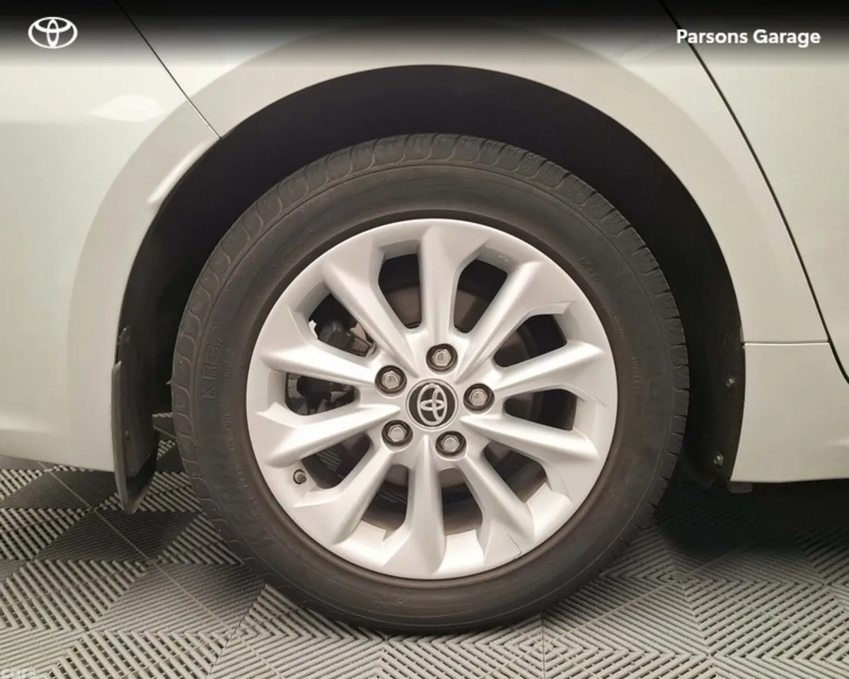 Toyota Corolla Saloon, Petrol Hybrid, 2021, Silver