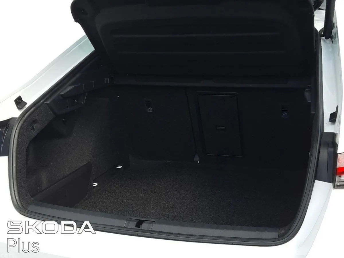 Skoda Octavia Saloon, Diesel, 2024, White