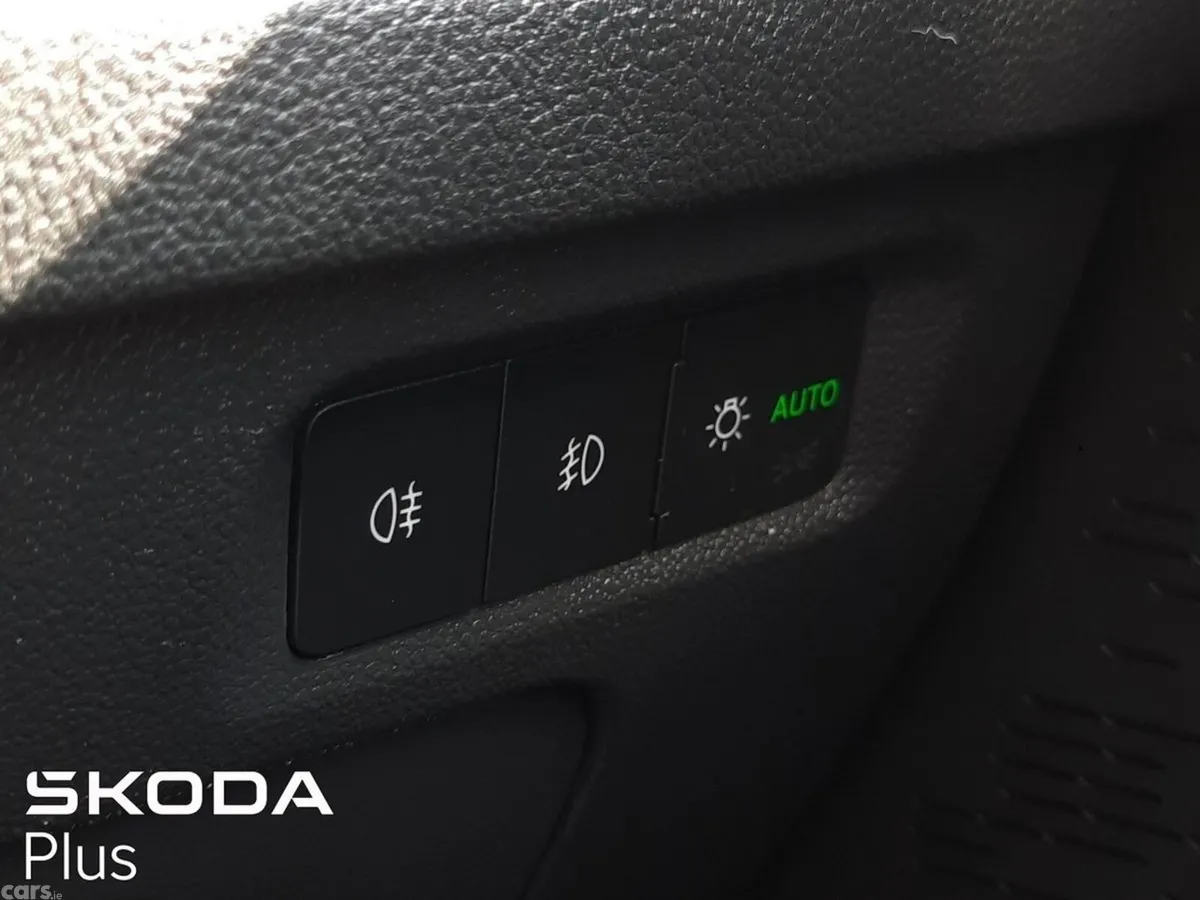 Skoda Octavia Saloon, Diesel, 2024, White