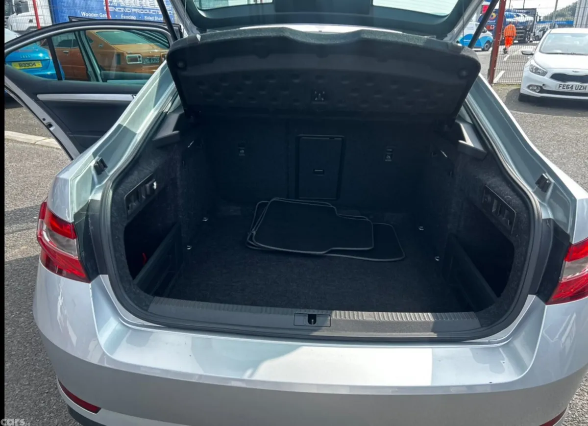 Skoda Superb Saloon, Diesel, 2020, Silver