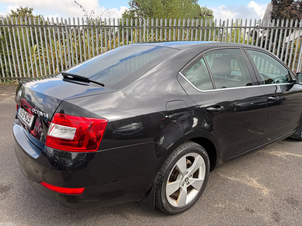 Skoda Octavia Saloon, Diesel, 2015, Black