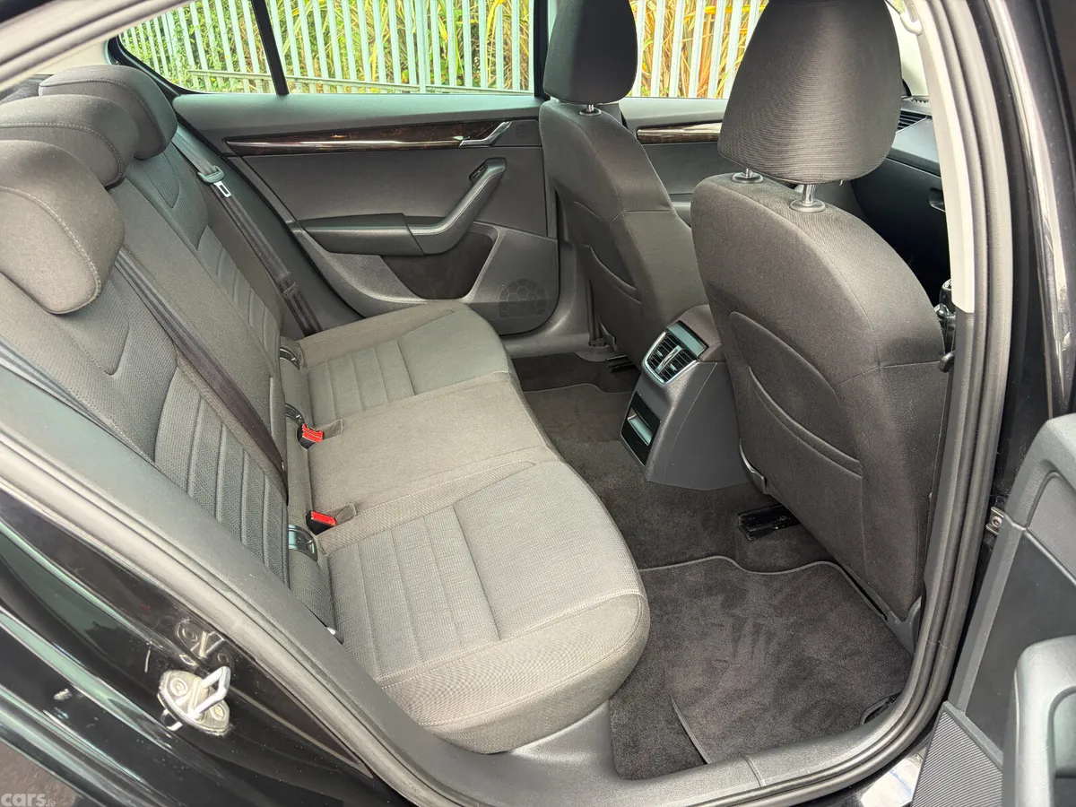 Skoda Octavia Saloon, Diesel, 2015, Black