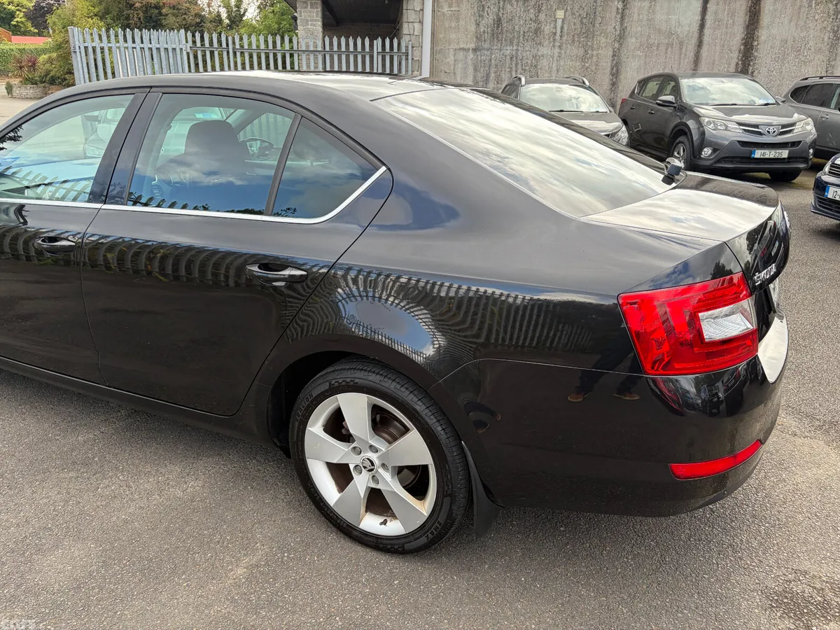 Skoda Octavia Saloon, Diesel, 2015, Black