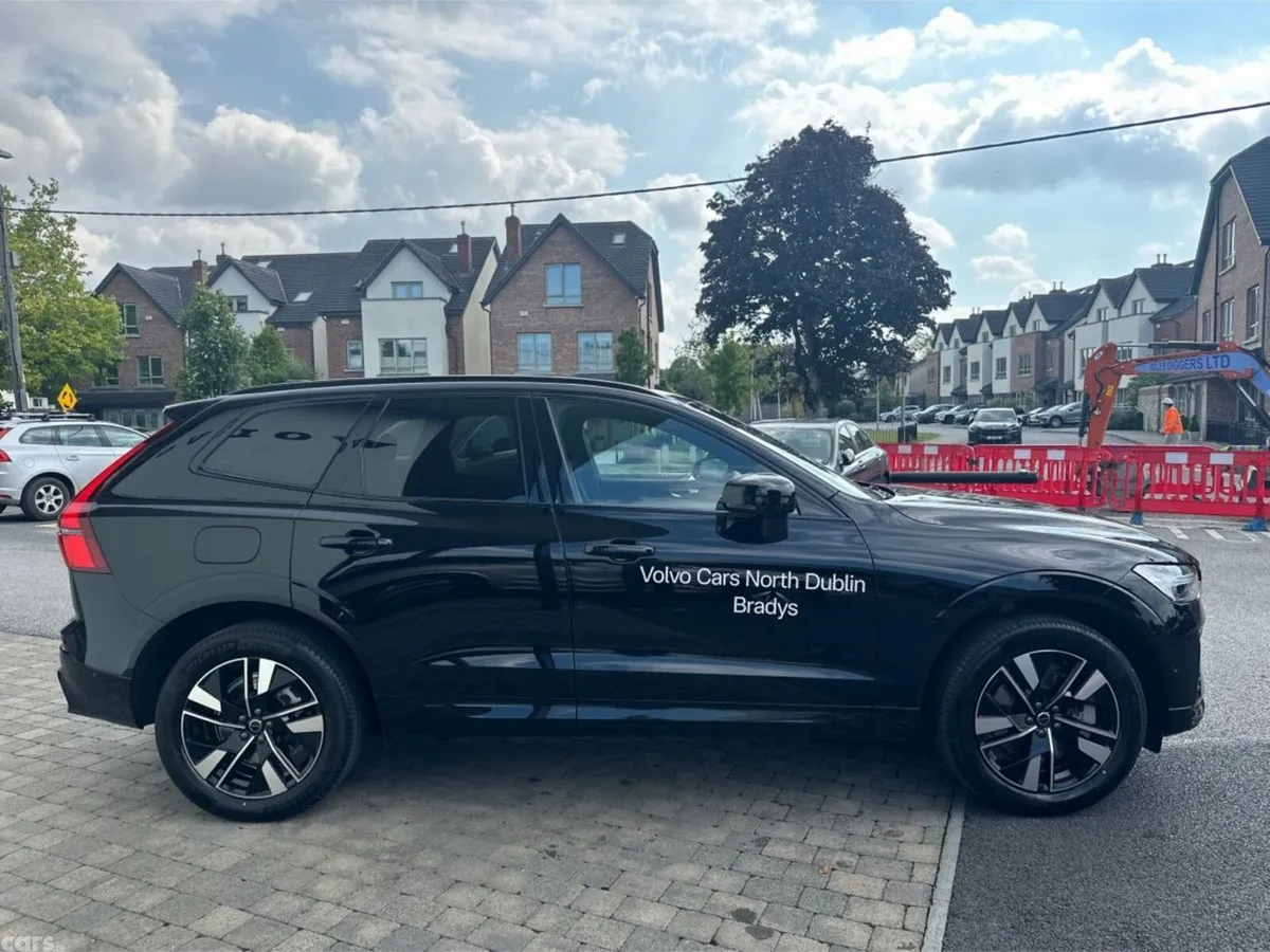 Volvo XC60 SUV, Petrol Plug-in Hybrid, 2026, Black