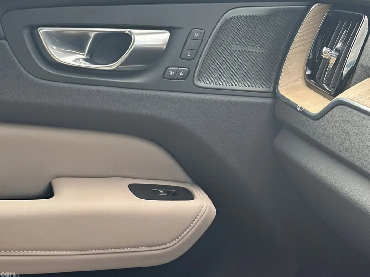 Volvo XC60 SUV, Petrol Plug-in Hybrid, 2026, Black