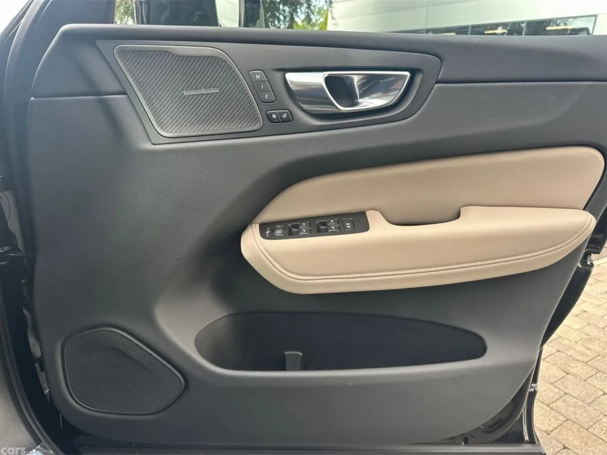 Volvo XC60 SUV, Petrol Plug-in Hybrid, 2026, Black