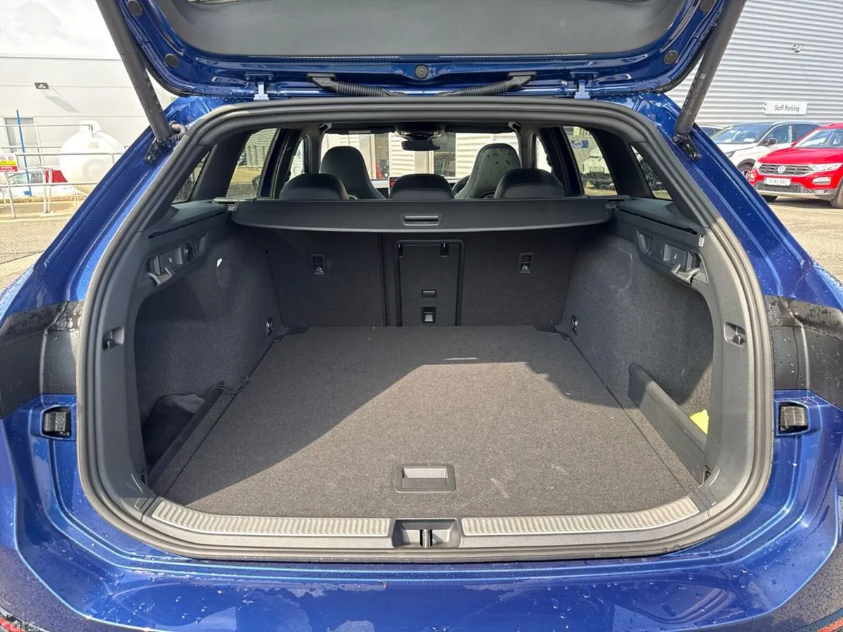 Volkswagen Passat Estate, Diesel, 2026, Blue