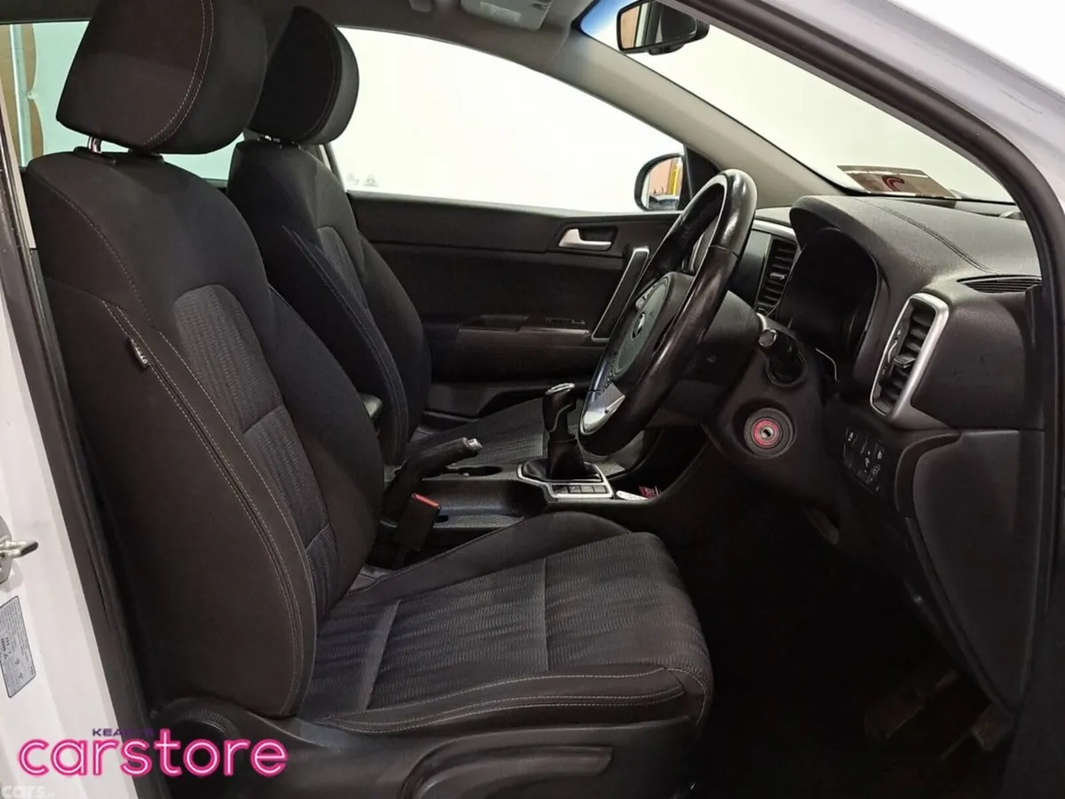 Kia Sportage SUV, Diesel Hybrid, 2021, White