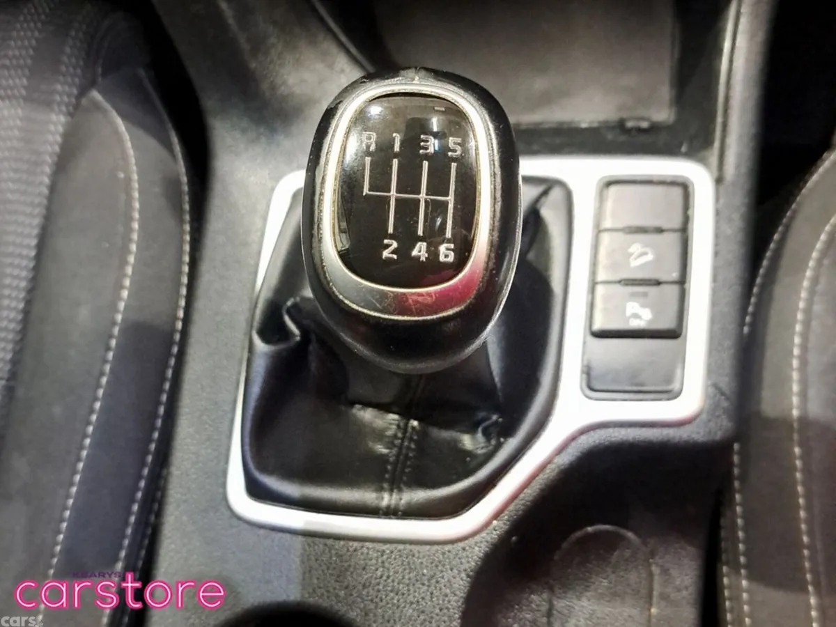Kia Sportage SUV, Diesel Hybrid, 2021, White