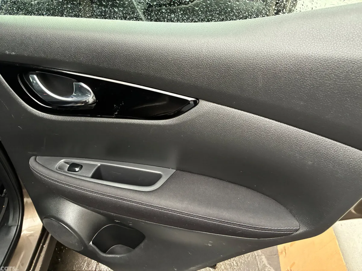 Nissan Qashqai SUV, Diesel, 2017, Brown