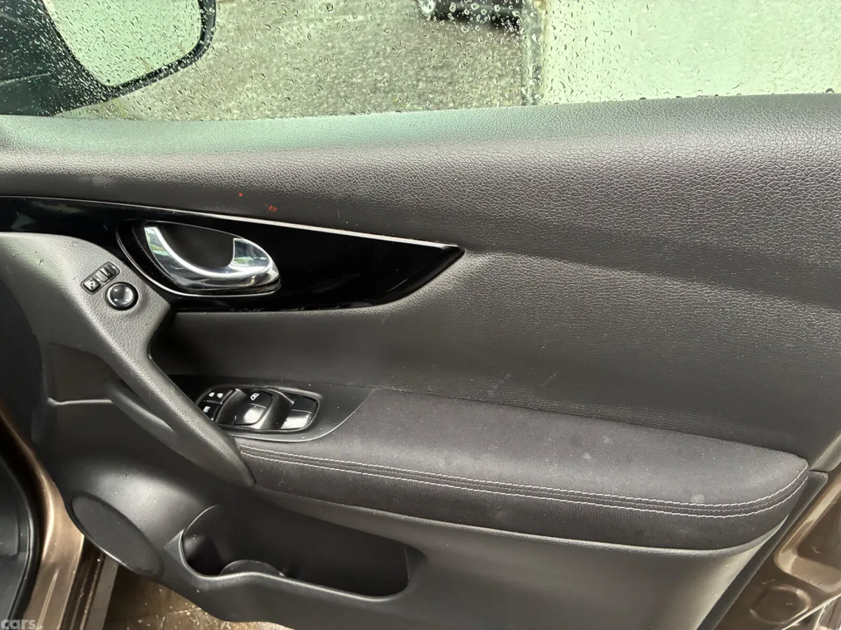 Nissan Qashqai SUV, Diesel, 2017, Brown