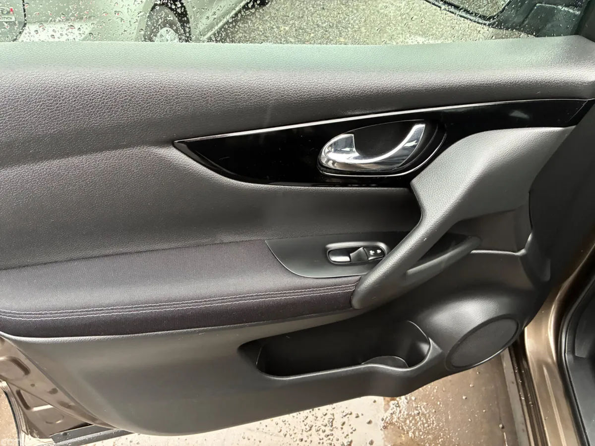 Nissan Qashqai SUV, Diesel, 2017, Brown