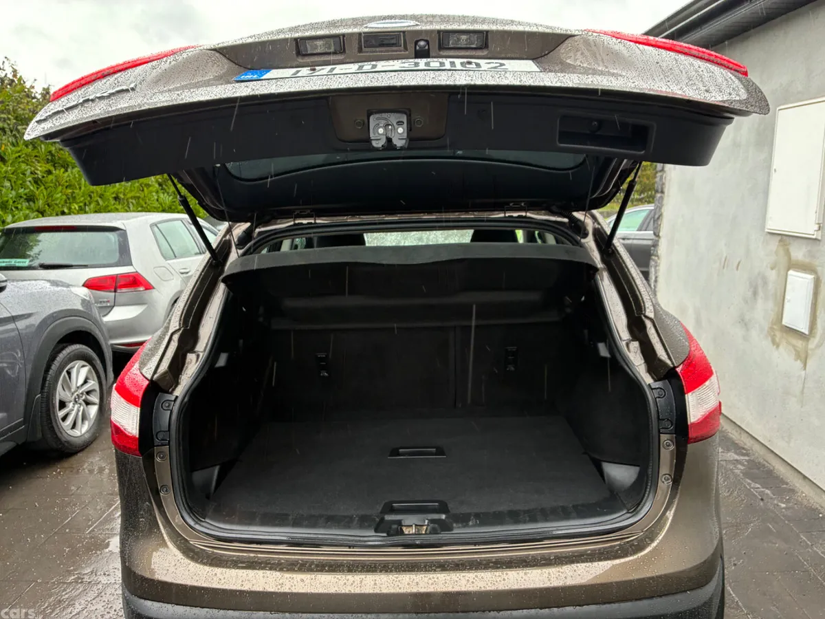 Nissan Qashqai SUV, Diesel, 2017, Brown