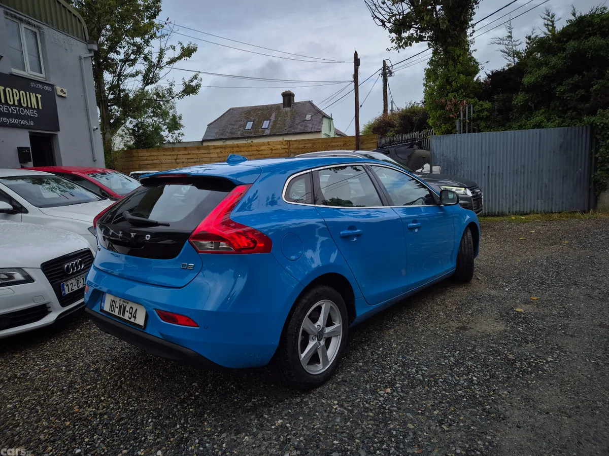 Volvo V40 Hatchback, Diesel, 2016, Blue