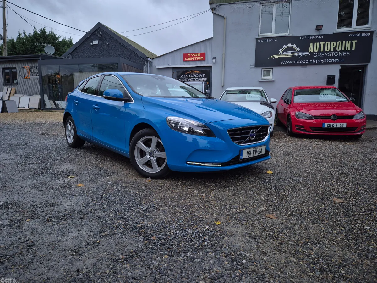 Volvo V40 Hatchback, Diesel, 2016, Blue