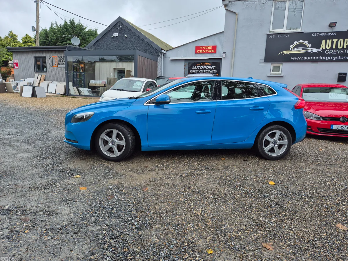 Volvo V40 Hatchback, Diesel, 2016, Blue