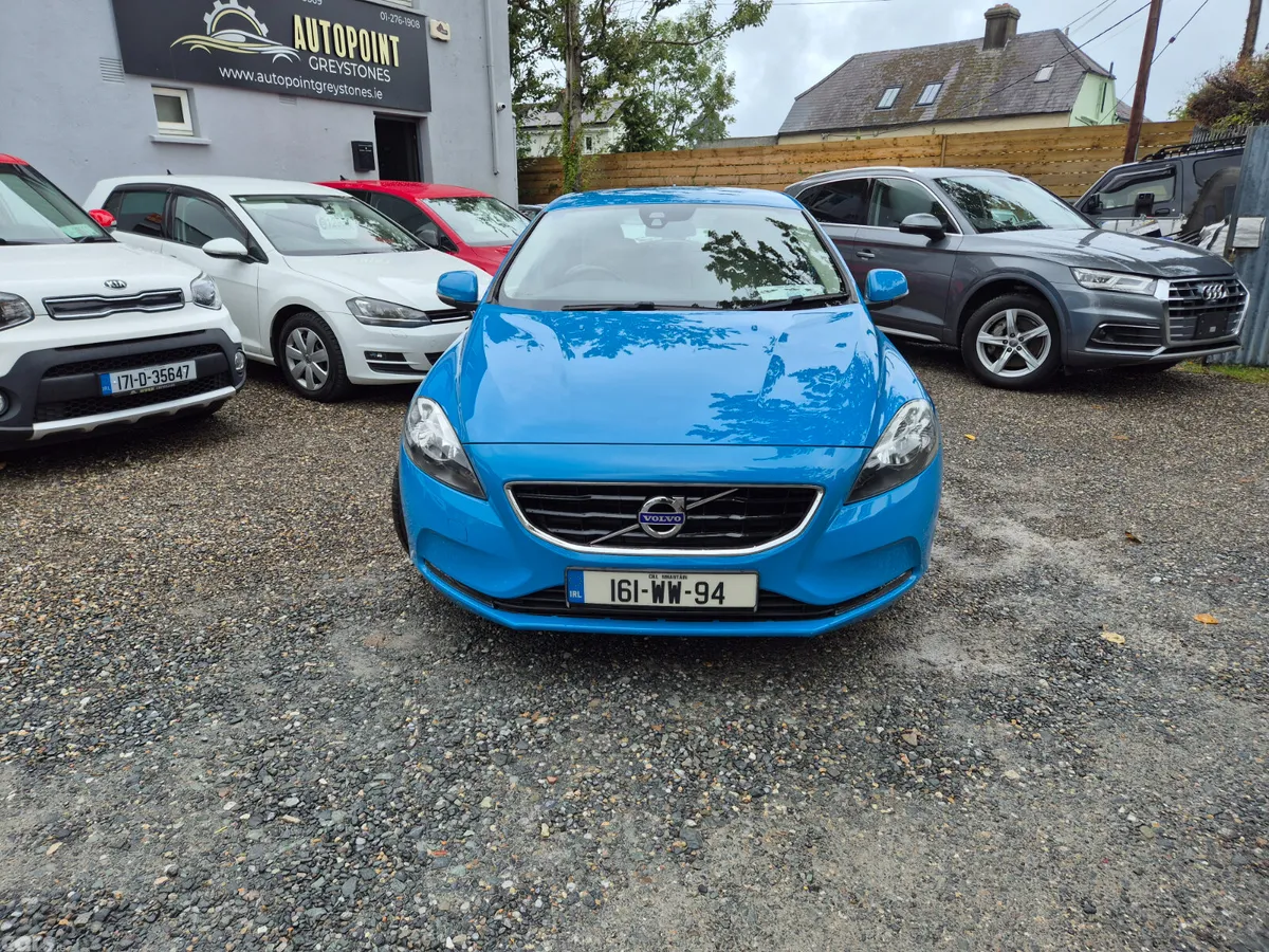 Volvo V40 Hatchback, Diesel, 2016, Blue