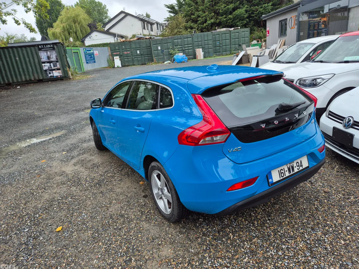 Volvo V40 Hatchback, Diesel, 2016, Blue
