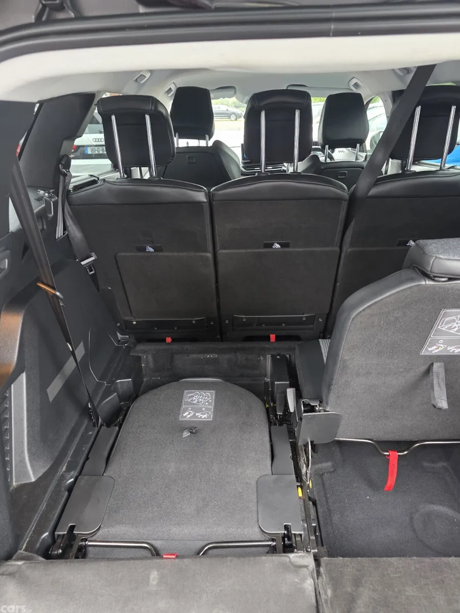 Peugeot 5008 MPV, Diesel, 2022, Red