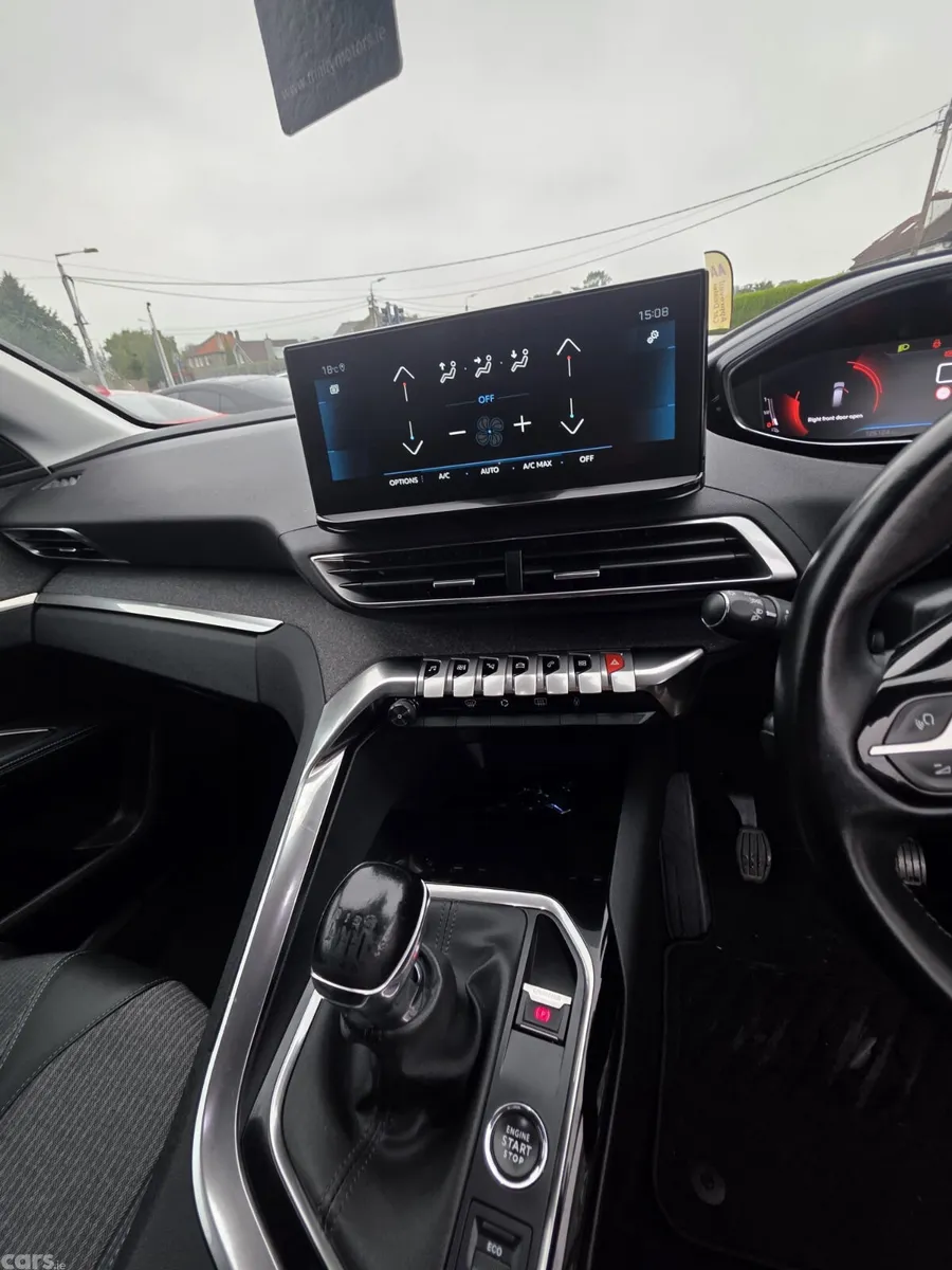 Peugeot 5008 MPV, Diesel, 2022, Red