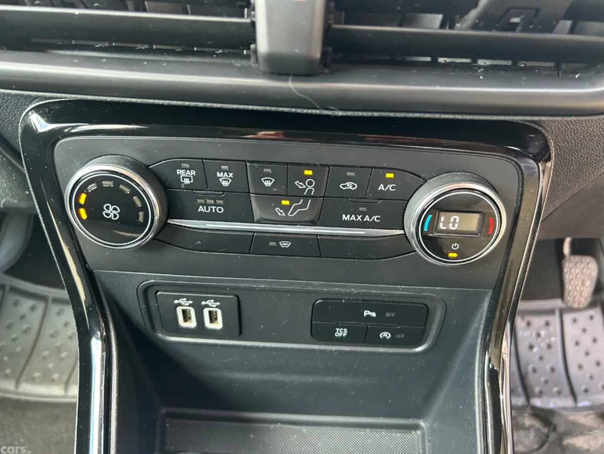Ford EcoSport Hatchback, Petrol, 2019, White