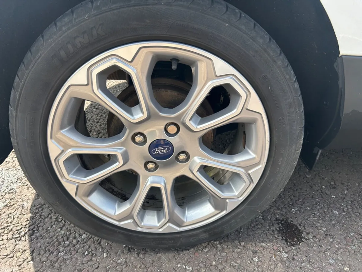 Ford EcoSport Hatchback, Petrol, 2019, White