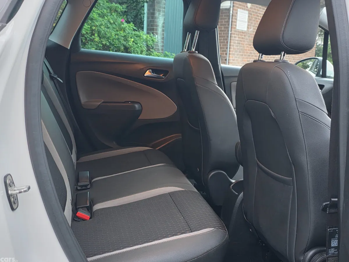 Vauxhall Crossland X Hatchback, Diesel, 2019, White