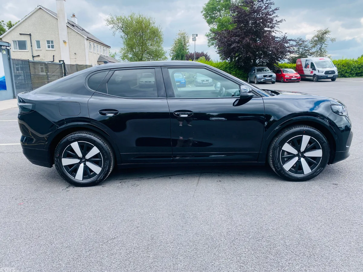 Ford Capri SUV, Electric, 2026, Black