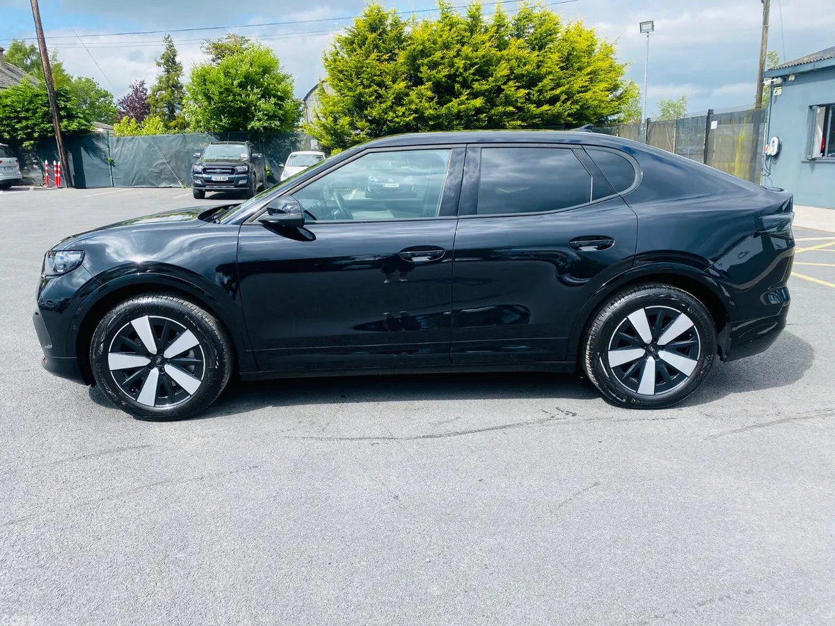 Ford Capri SUV, Electric, 2026, Black
