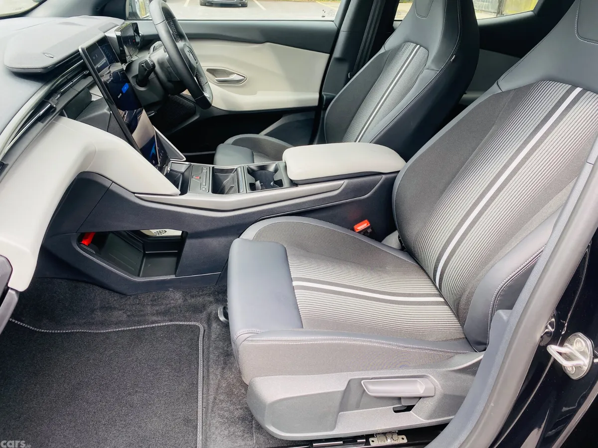 Ford Capri SUV, Electric, 2026, Black