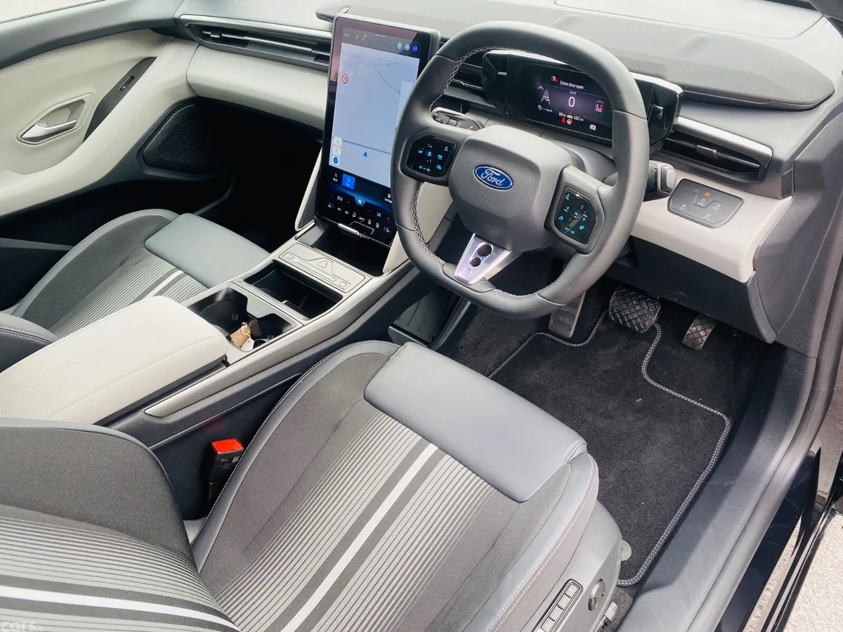 Ford Capri SUV, Electric, 2026, Black